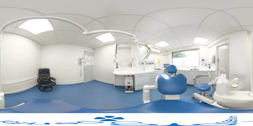 Hollybush Dental Clinic logo