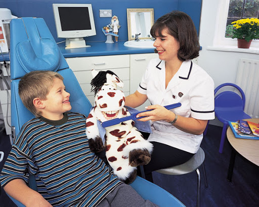 Oakmead Dental Care East Grinstead logo